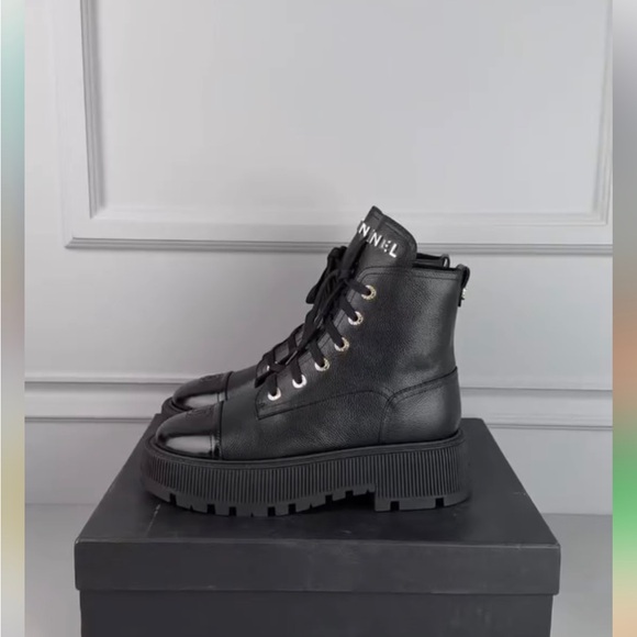 AMAZING leather combat boots I received these boots and more than one time . - Picture 2 of 6